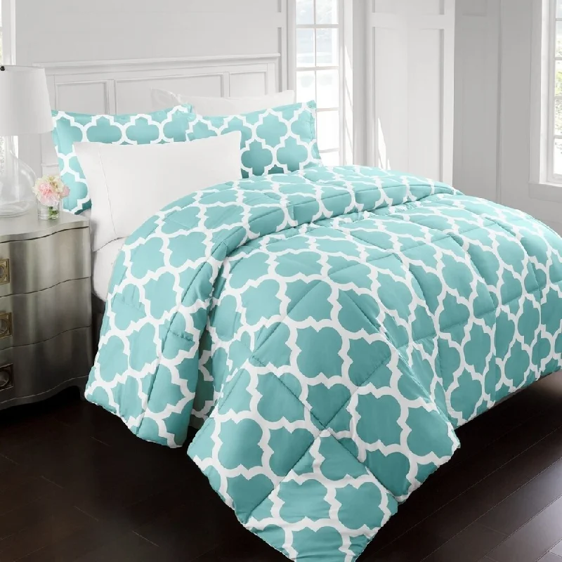 Porch & Den Santa Anita Quatrefoil Pattern Goose Down Alternative Comforter